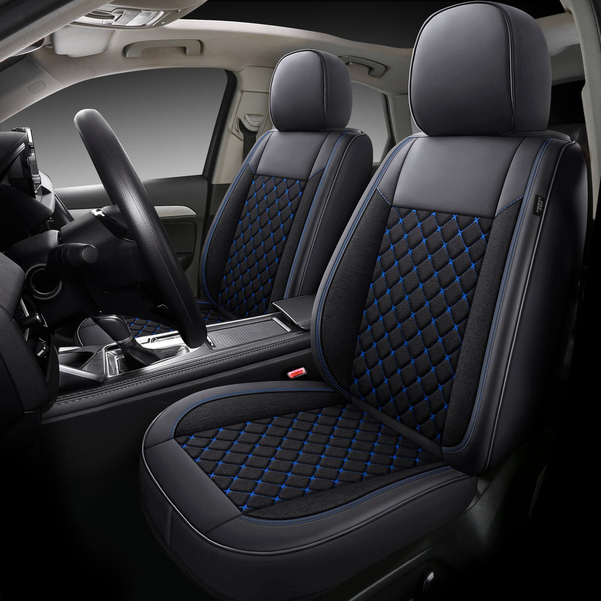 Schwarz mit blauen Nähten