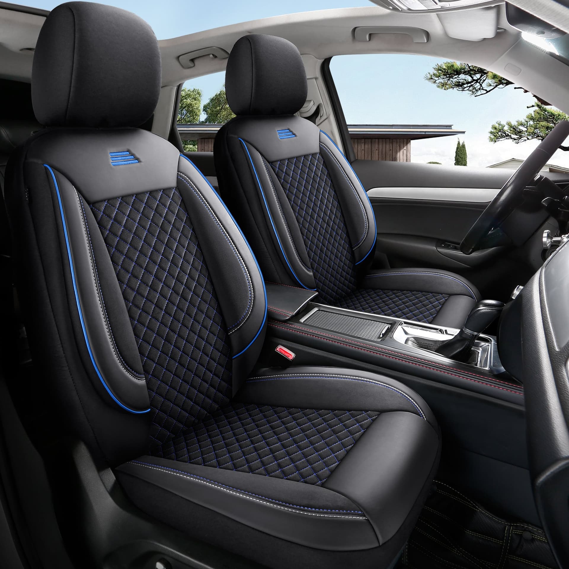 Schwarz mit blauen Nähten